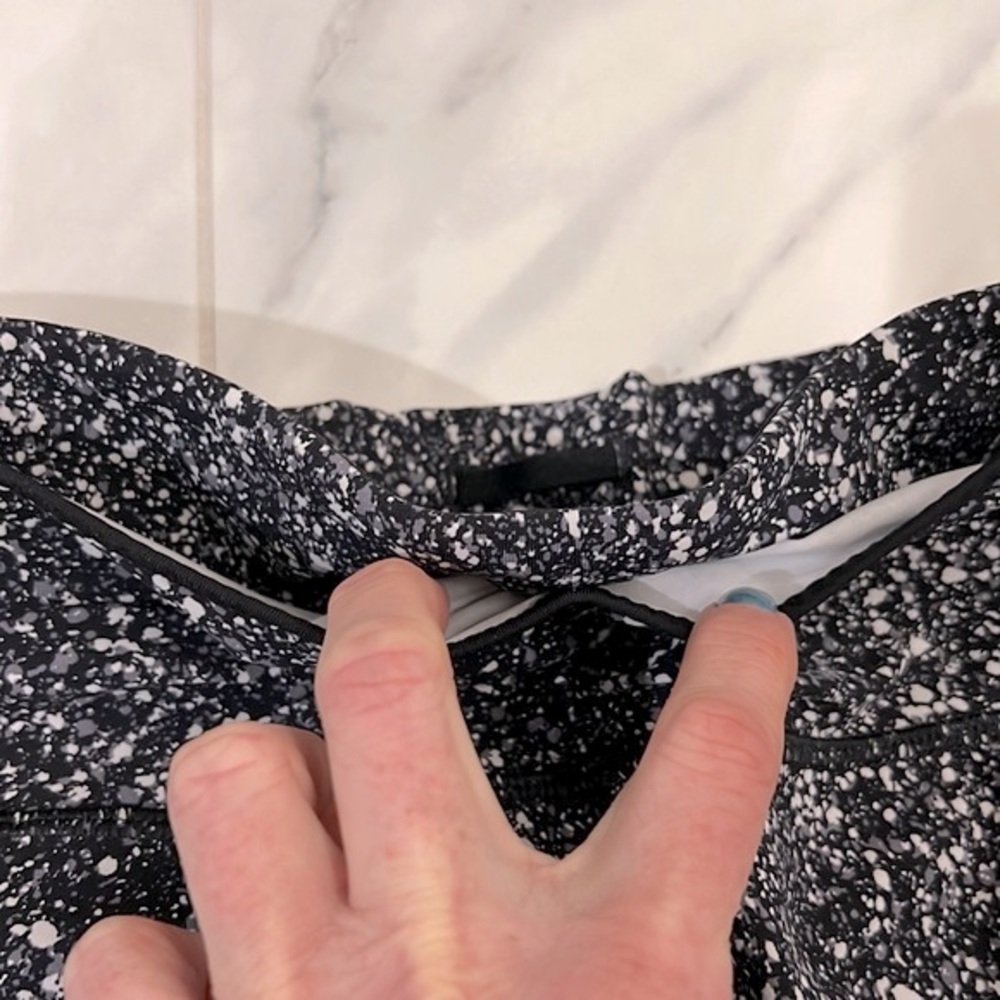 Lululemon Athletica Outrun 17" Crop Splatter White Black / Black Women’s Size 6 - Picture 10 of 15